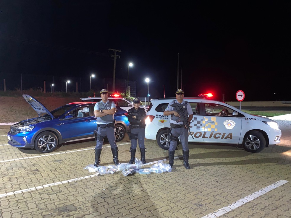 Casal é preso em flagrante por tráfico de drogas, em Santo Anastácio (SP) — Foto: Polícia Rodoviária