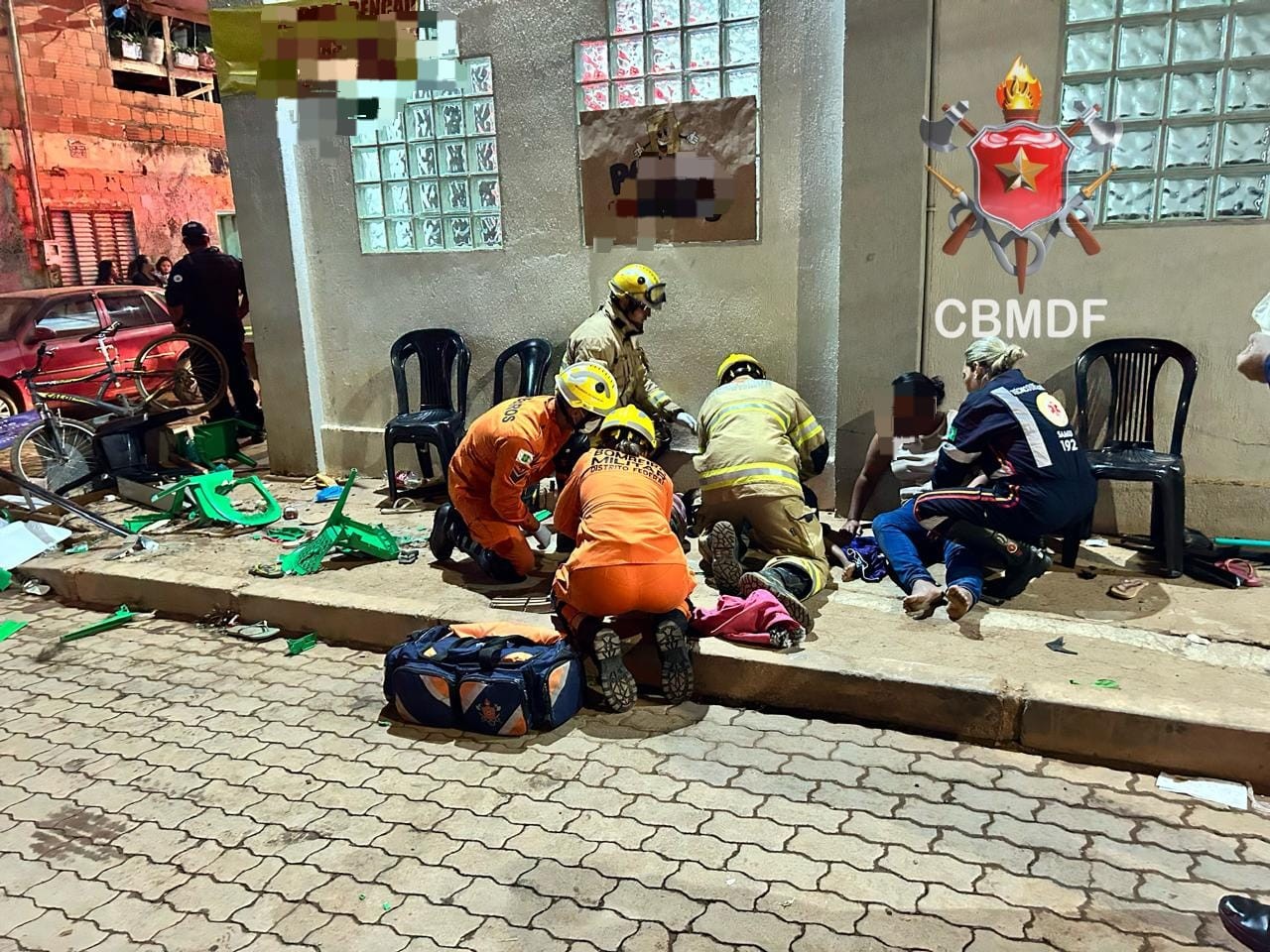 Homem atropela grupo de crianças e mulheres em saída de igreja na Estrutural; criança de 5 anos teve 40% do corpo queimado