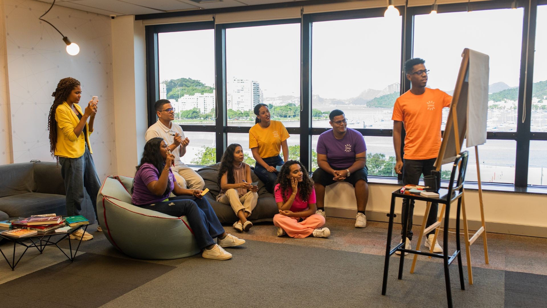 Curso gratuito abre 2,2 mil vagas para jovens cearenses em busca do primeiro emprego