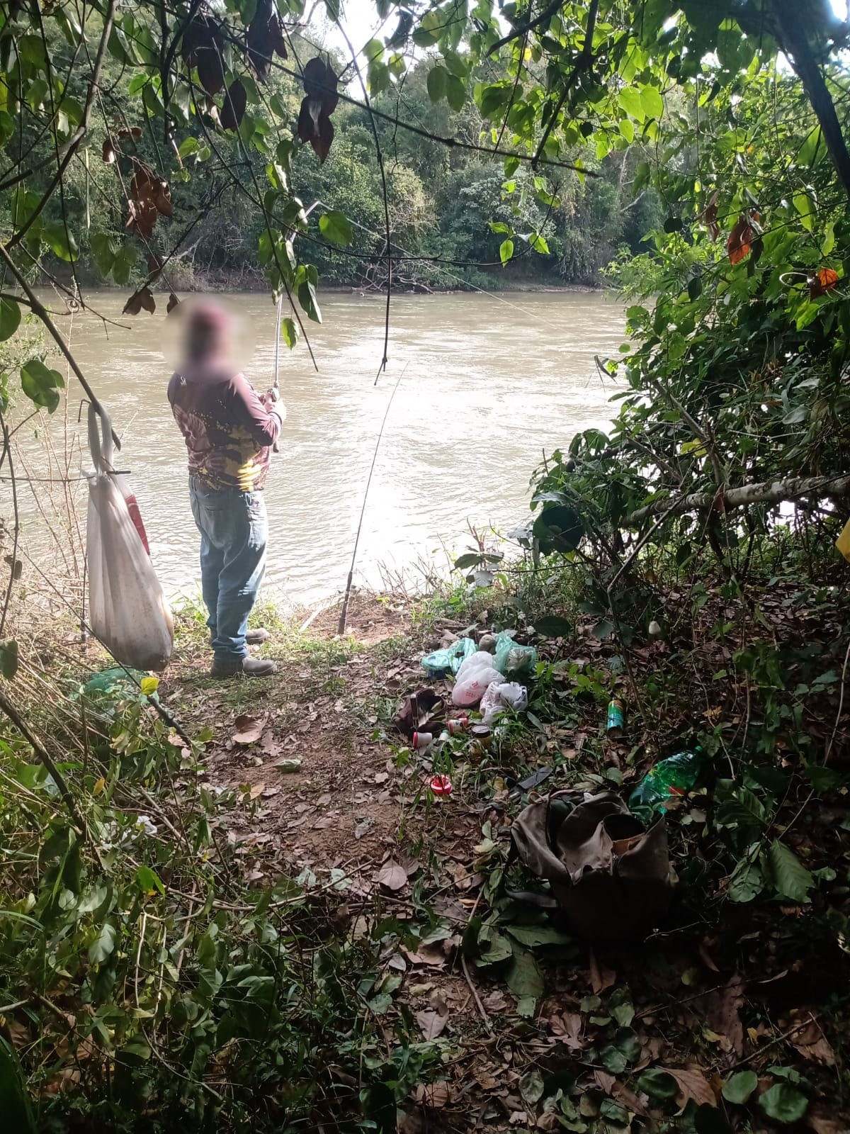 Polícia Ambiental intercepta pescadores em atividade proibida no Canal do Inferno, no Rio Aguapeí