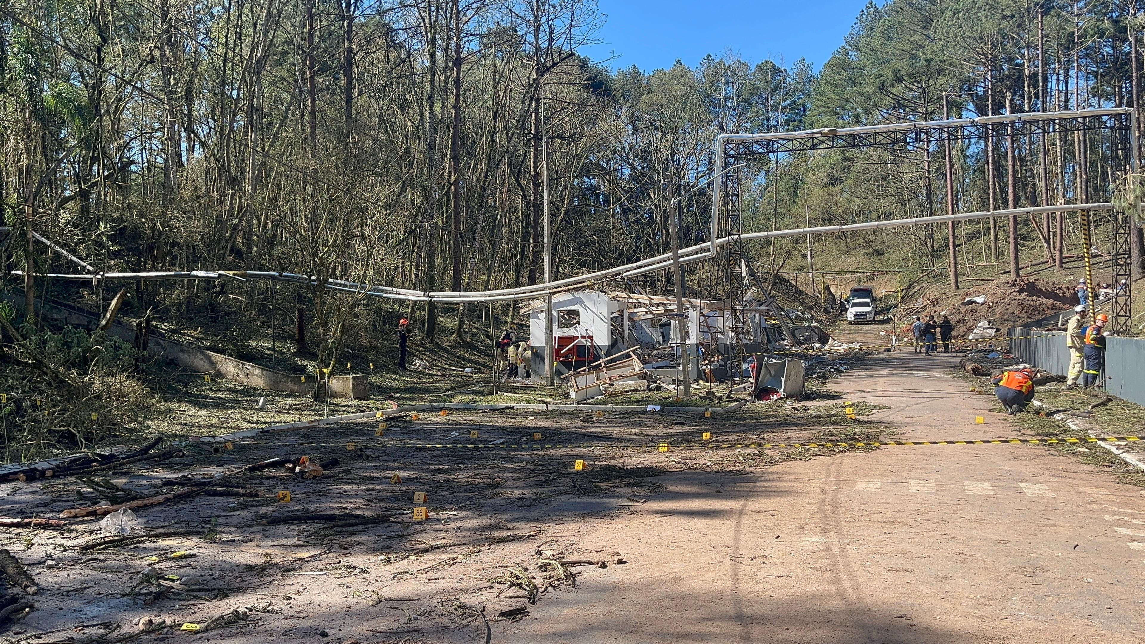 Imagens mostram estragos em fábrica de explosivos que explodiu no ...