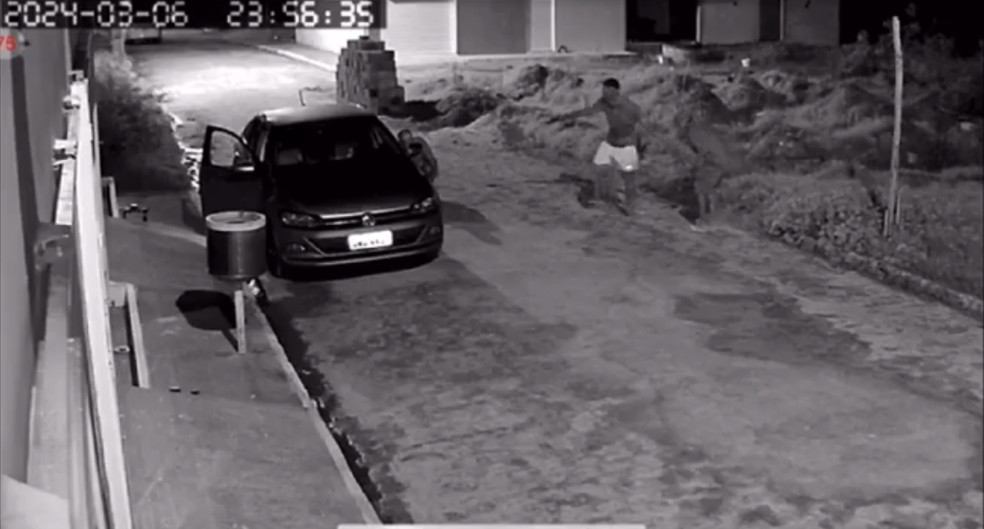 Bandido atira em homem que estava na porta de casa com a filha em Porto Calvo, AL — Foto: Reprodução