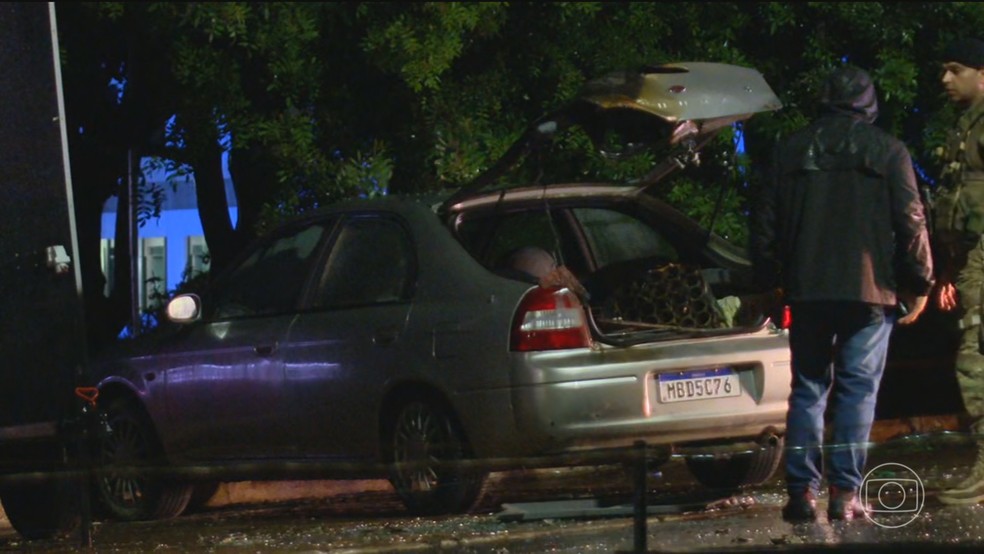 Praça dos Três Poderes, em Brasília, é isolada depois de duas explosões — Foto: Jornal Nacional/ Reprodução