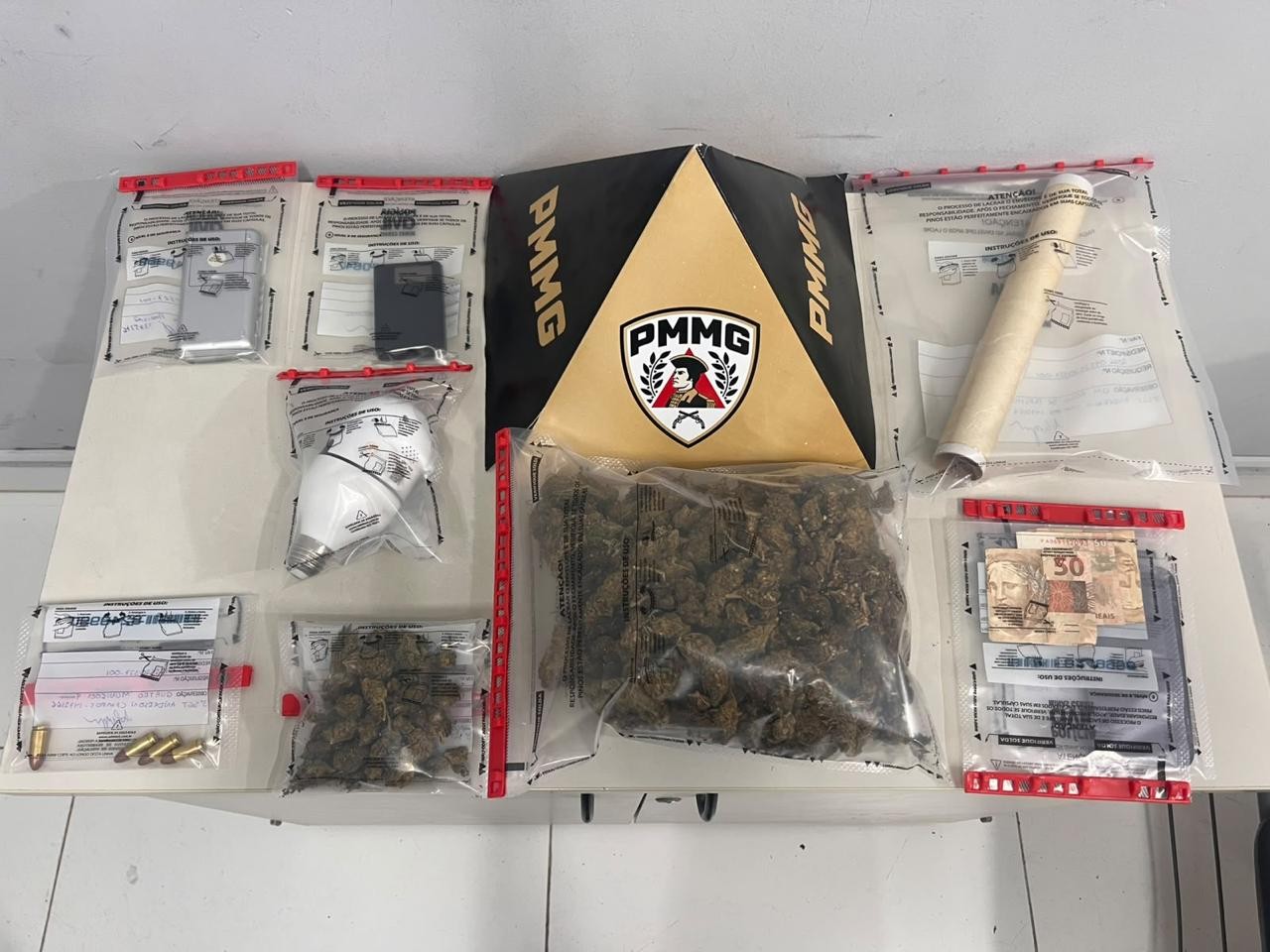 PM prende dois após perseguição e encontra de maconha escondida em geladeira em Governador Valadares