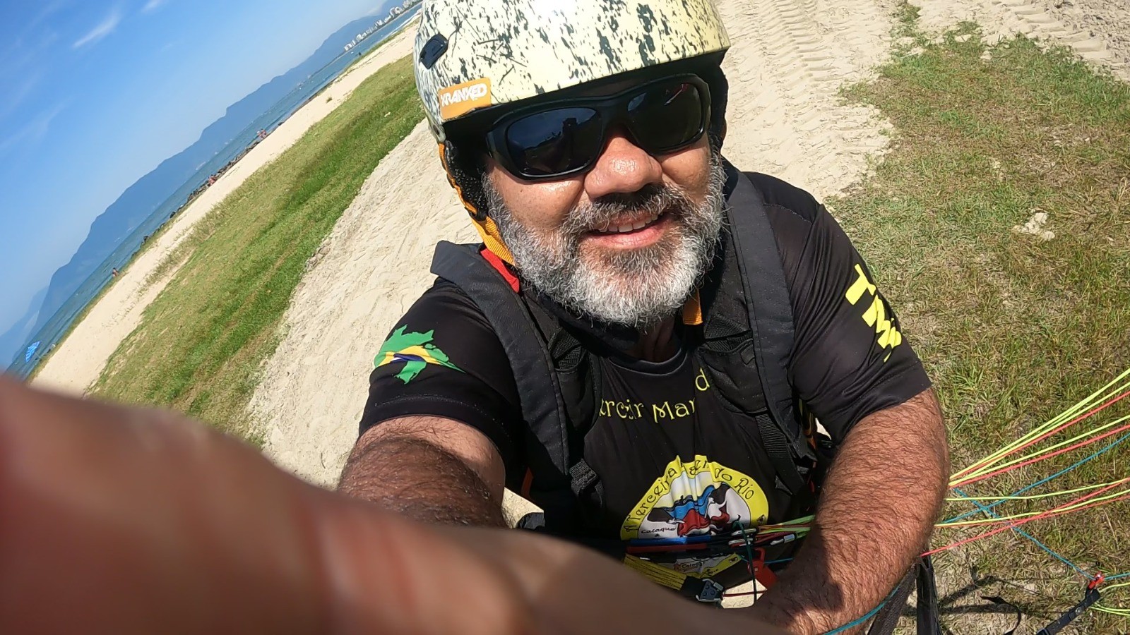 Piloto de paraglider afirma que sofreu acidente em Caraguatatuba afirma que não caiu: