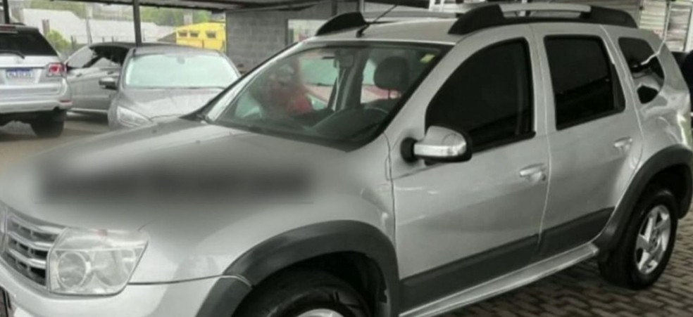 Carro do músico, que foi roubado após o show — Foto: Reprodução/Inter TV Cabugi