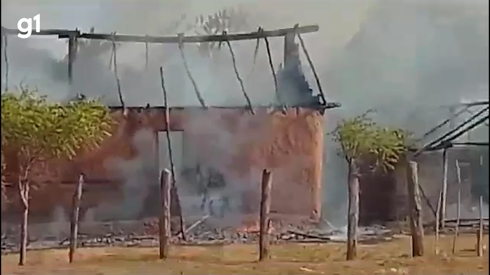 No momento do incêndio uma mulher e um bebê de três meses estavam na casa que ficava situada em Codó - Foto: Divulgação/Redes Sociais