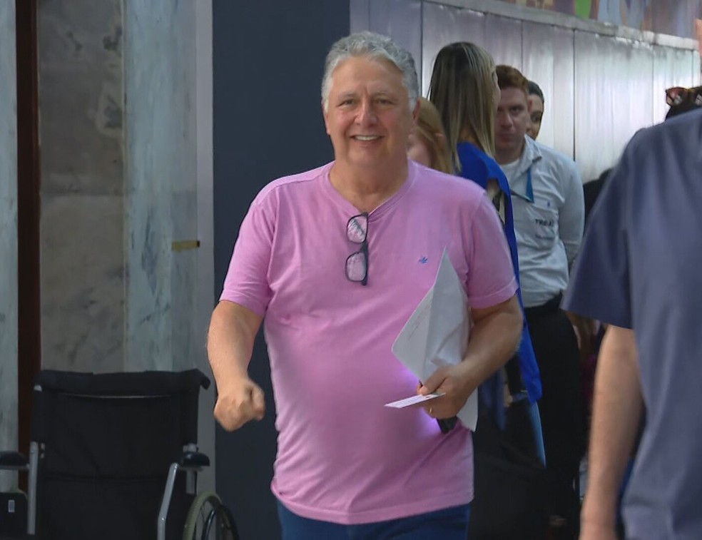Garotinho votou em colégio na Zona Sul do Rio — Foto: Guilherme Vizane/ TV Globo