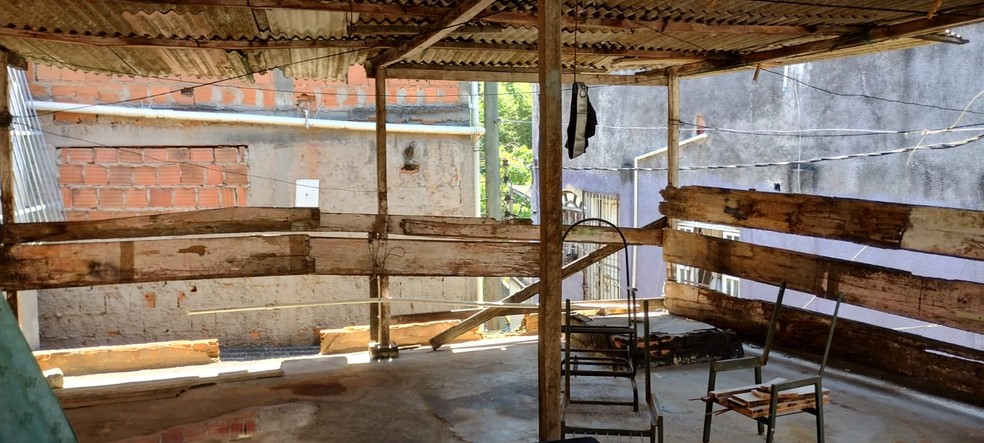 Casa onde jovem de 21 anos era mantida em cárcere privado pelo ex-companheiro em Vitória, Espírito Santo — Foto: Divulgação/Polícia Civil
