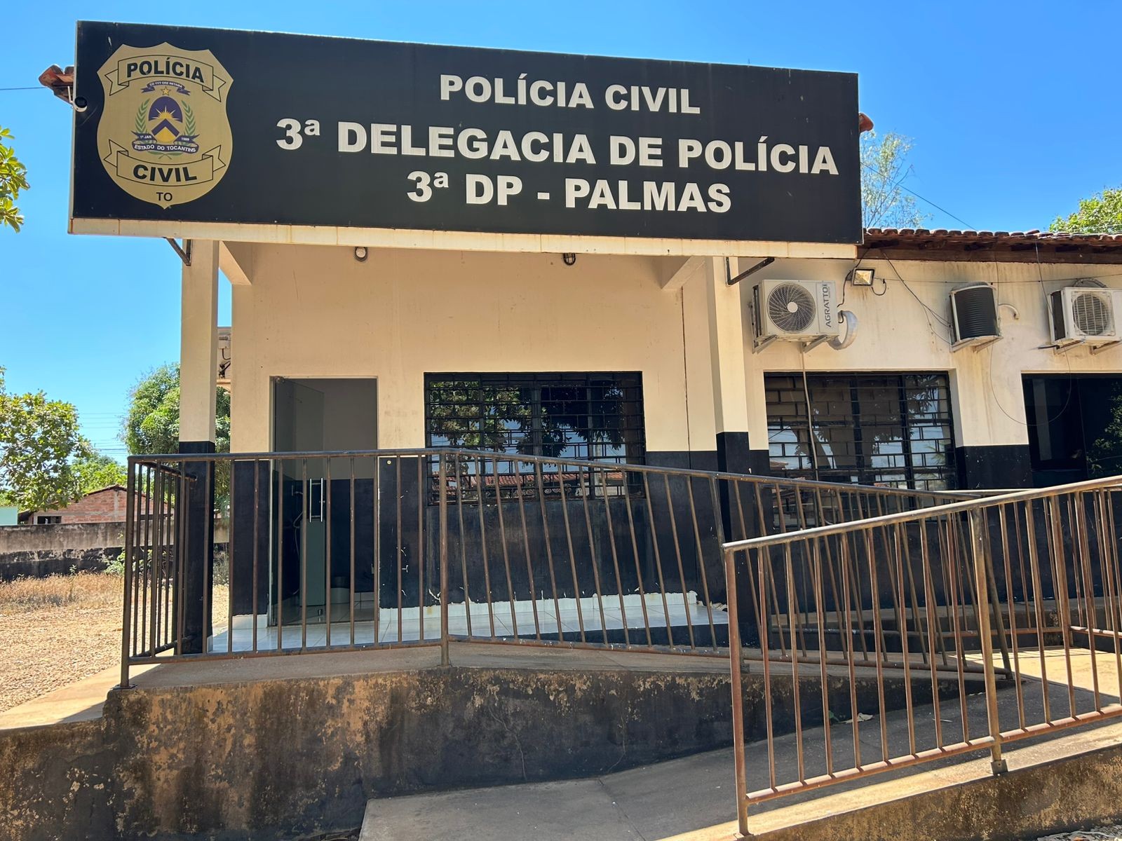 Mulher é presa após furtar cartão de idoso e gastar mais de R$ 10 mil em compras, diz polícia