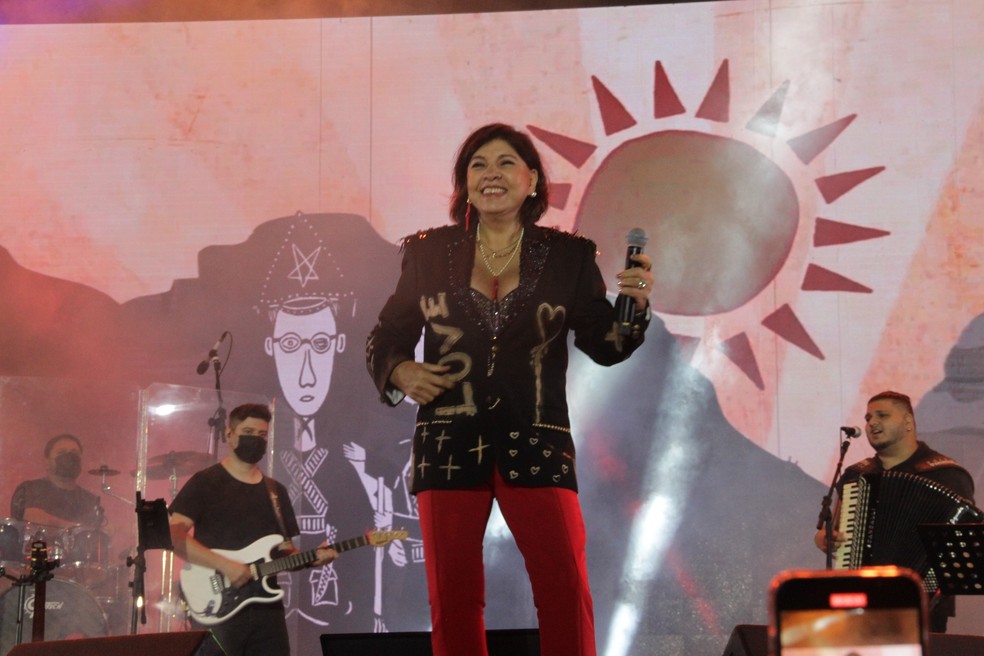 Roberta Miranda no São João 2023 de Campina Grande — Foto: Erickson Nogueira/g1