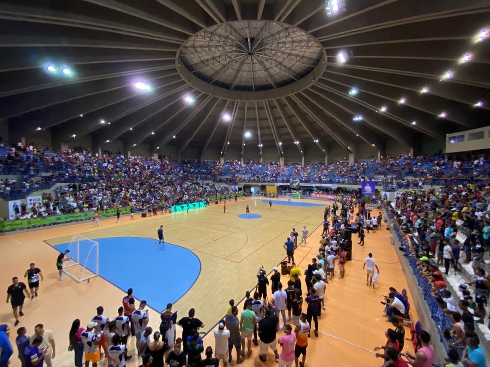 Gin&aacute;sio N&eacute;lio Dias, em Natal, lotado para evento de X1 &mdash; Foto: Augusto C&eacute;sar Gomes/Inter TV Cabugi