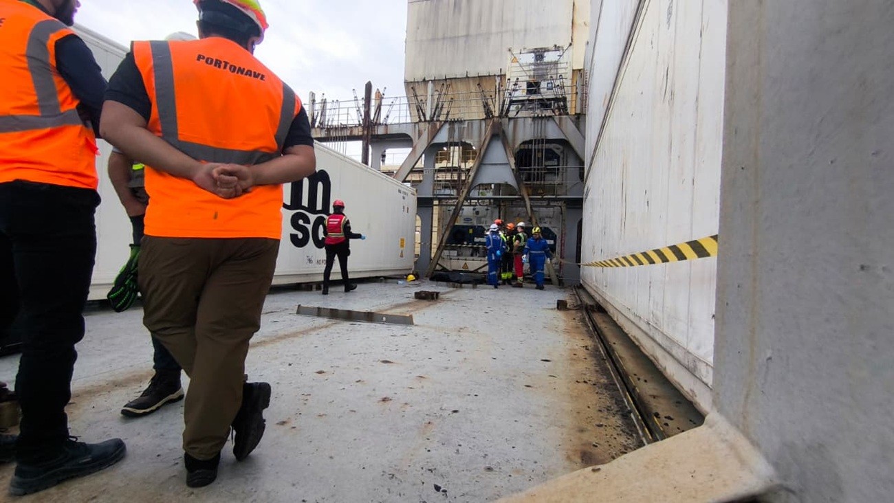Trabalhador morre prensado por contêiner durante carregamento de navio no Porto de Navegantes