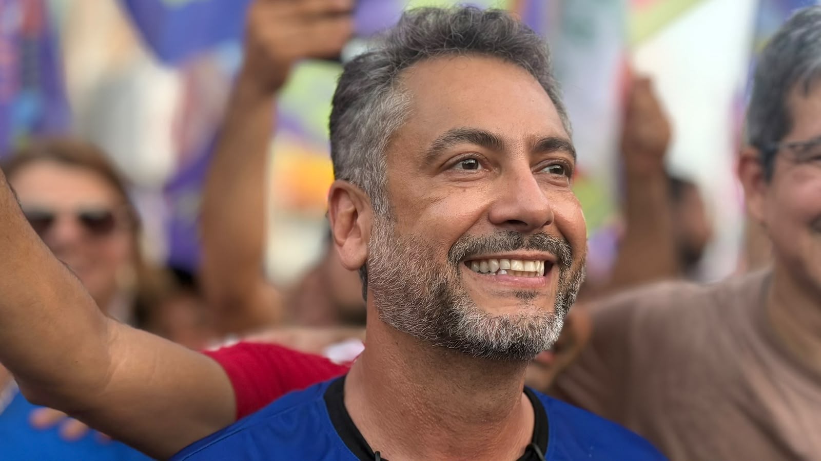 Clécio Luís participa de caminhada no bairro do Araxá, em Macapá