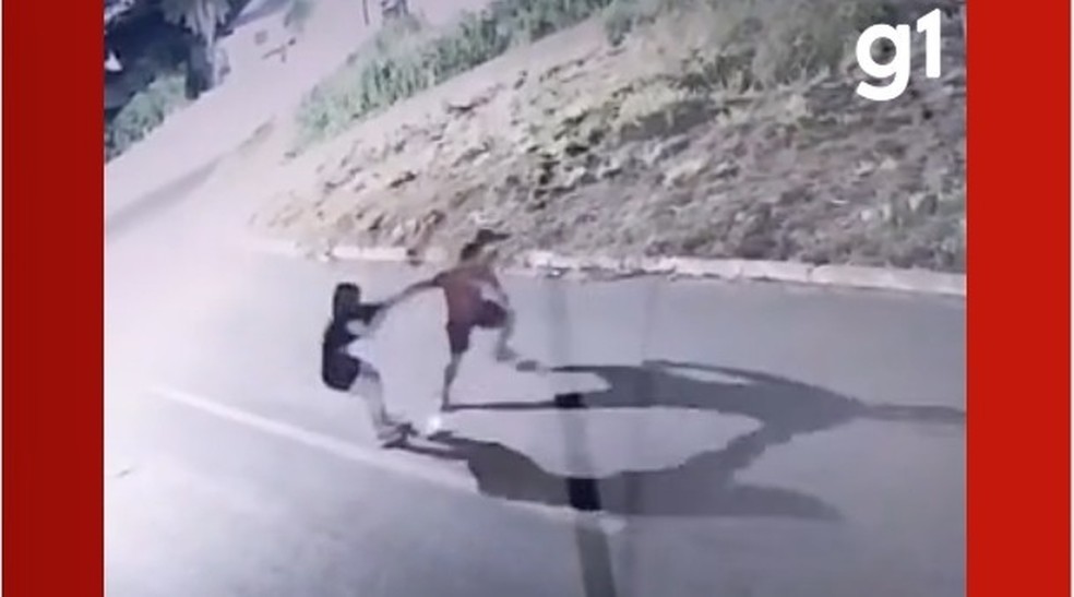 Mulher foi atacada por homem em rua deserta — Foto: Reprodução