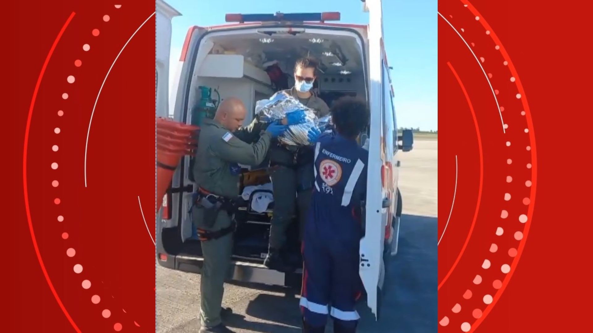 Criança de 2 anos é socorrida de helicóptero após se queimar com panela de feijão no ES