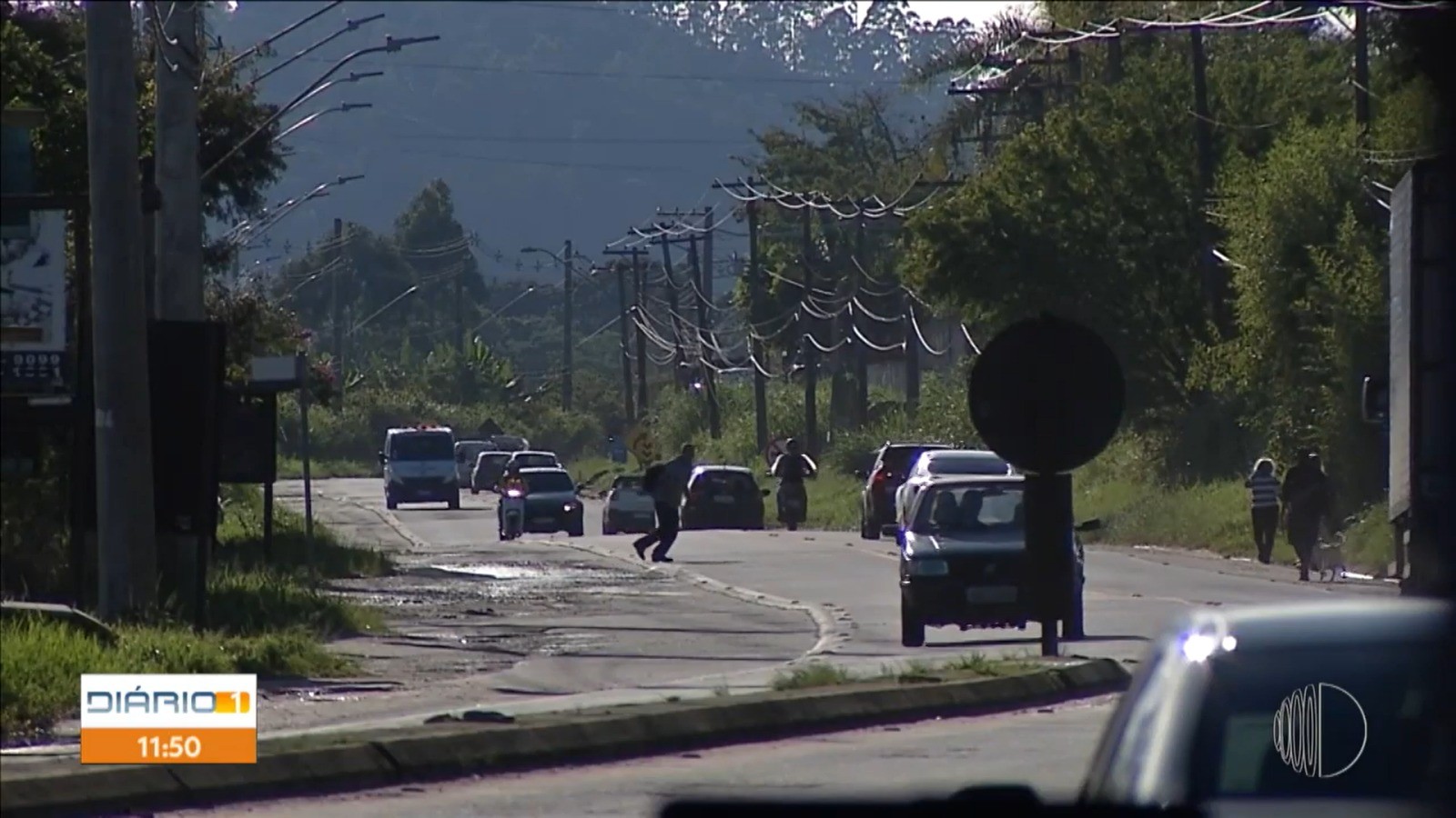 Acidente envolvendo carro e ônibus deixa dois mortos e um ferido na Mogi-Salesópolis, diz polícia