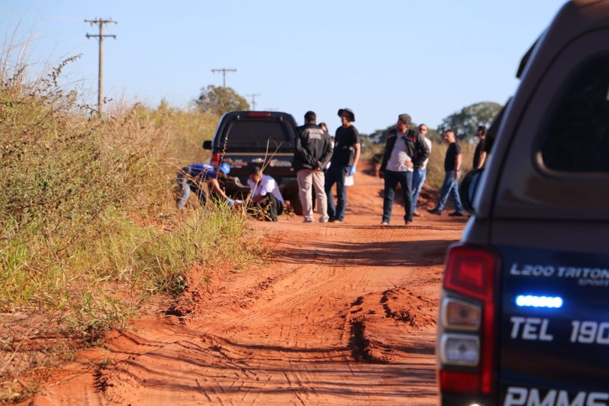 Dupla é encontrada morta a tiros com corpos a 10 metros um do outro em Campo Grande