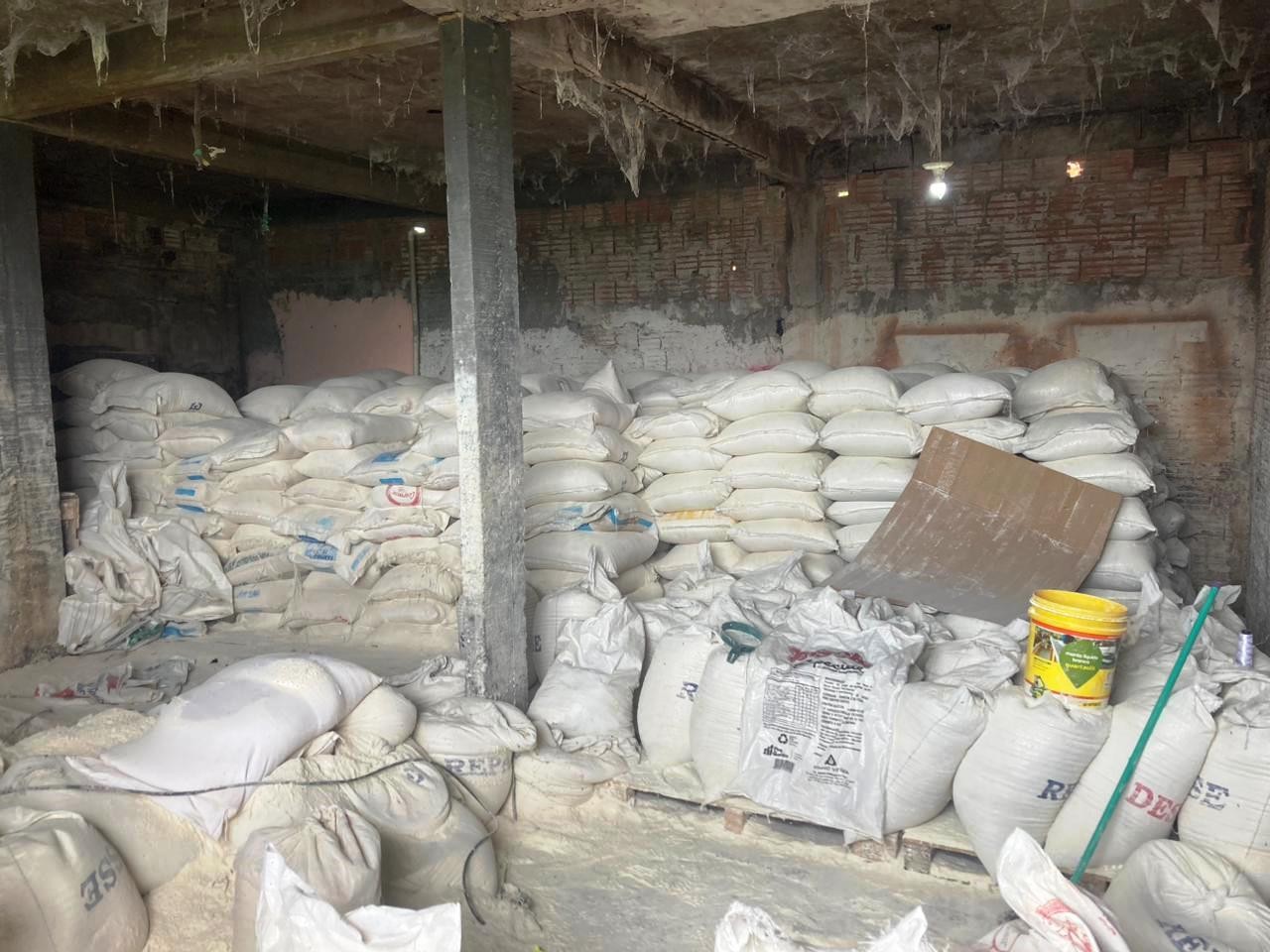 Vigilância sanitária apreende 25 toneladas de farinha de trigo falsificada em Manaus