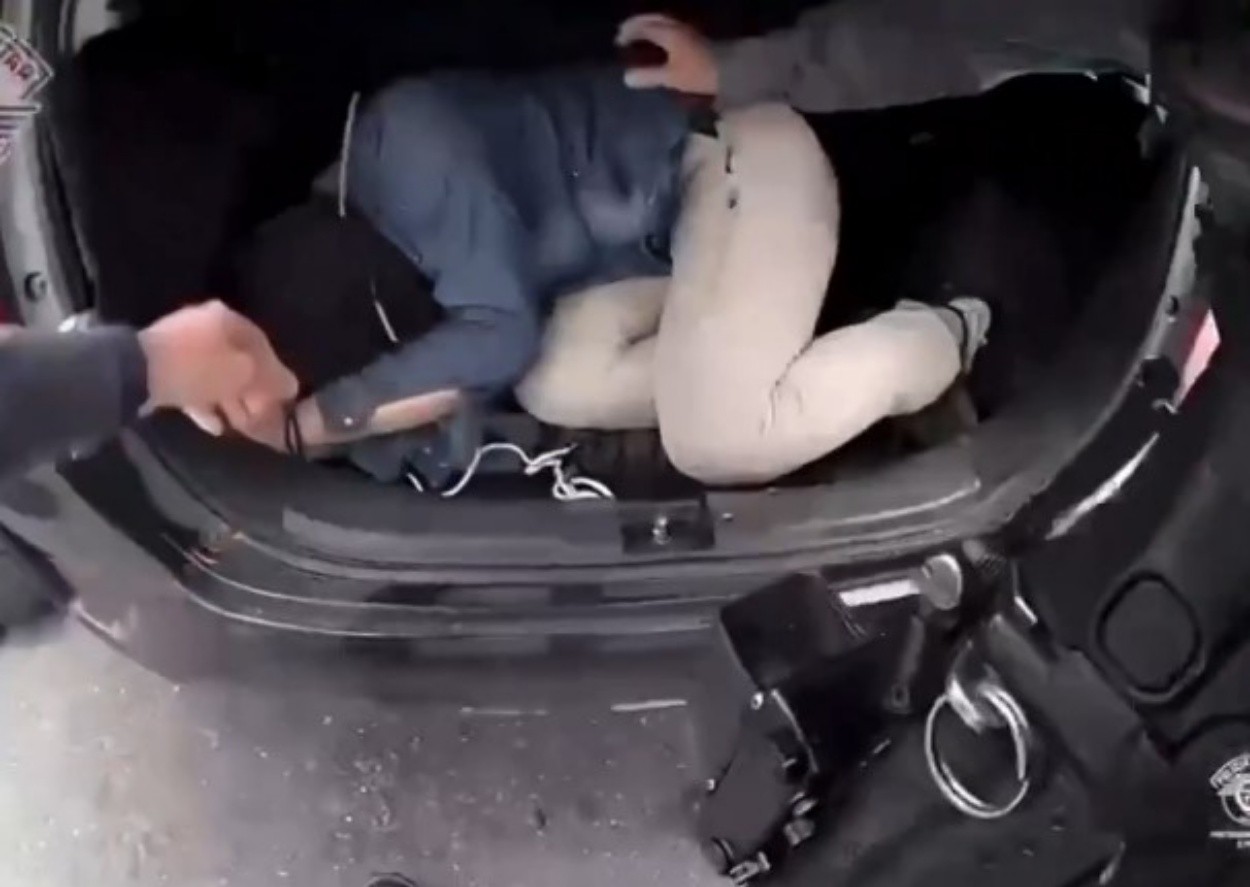 VÍDEO: câmeras corporais de PMs mostram resgate de homem sequestrado em Mogi das Cruzes