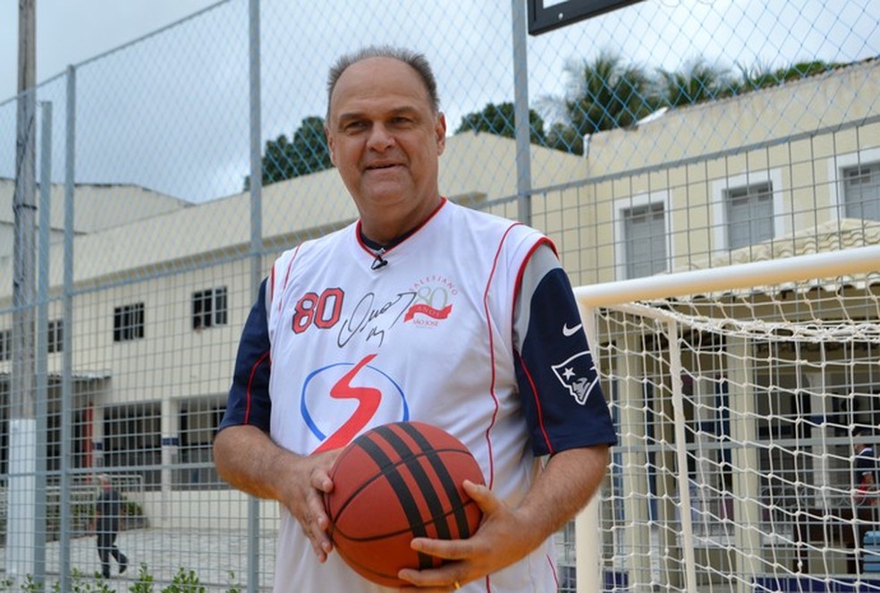 Oscar Schmidt, ex jogador brasileiro de basquetebol de todos os tempos.