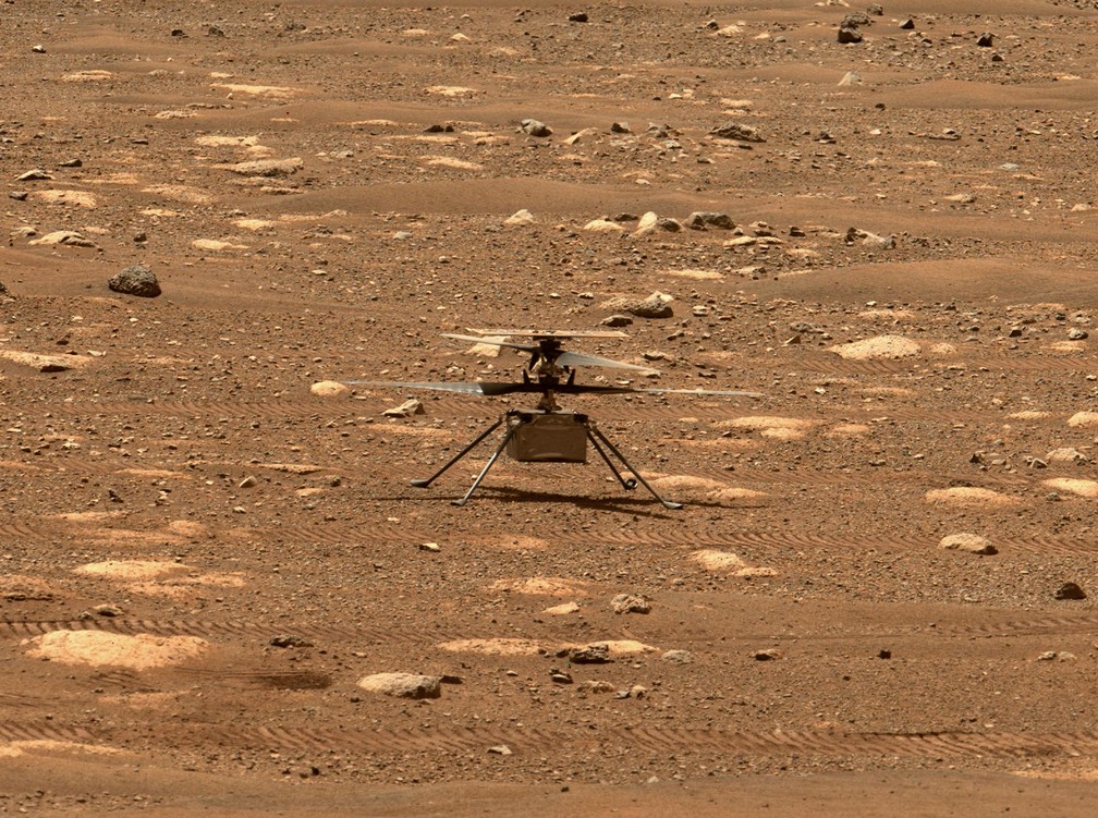 Foto mostra o helicóptero Ingenuity, da Nasa, no solo marciano em 7 de abril de 2023. — Foto: Nasa