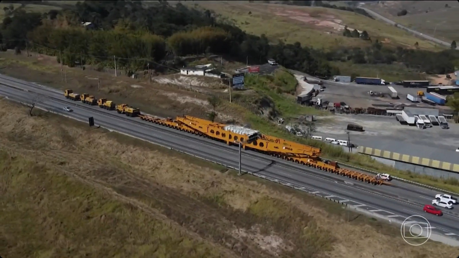 Operação para passagem da maior carreta da história da Dutra será retomada nesta segunda-feira