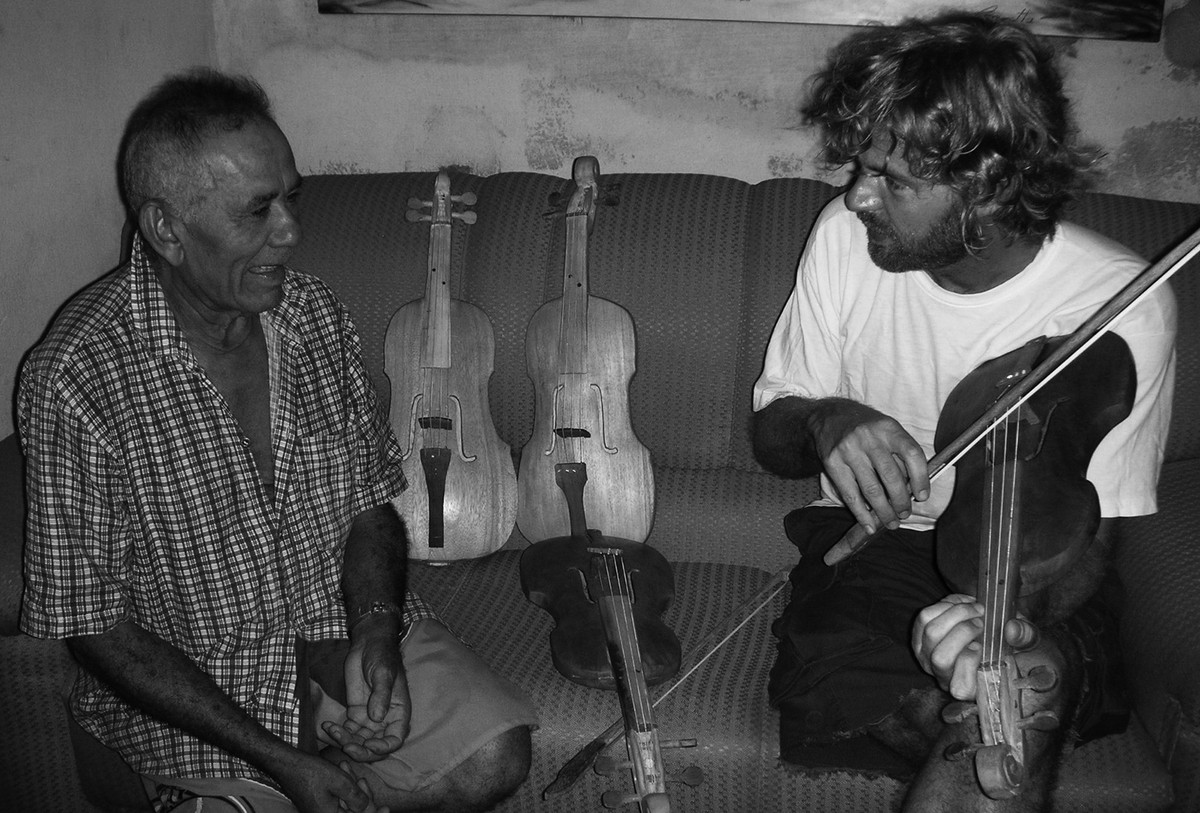 Nelson da Rabeca tensiona o instrumento, entre a tradição e o improviso ...