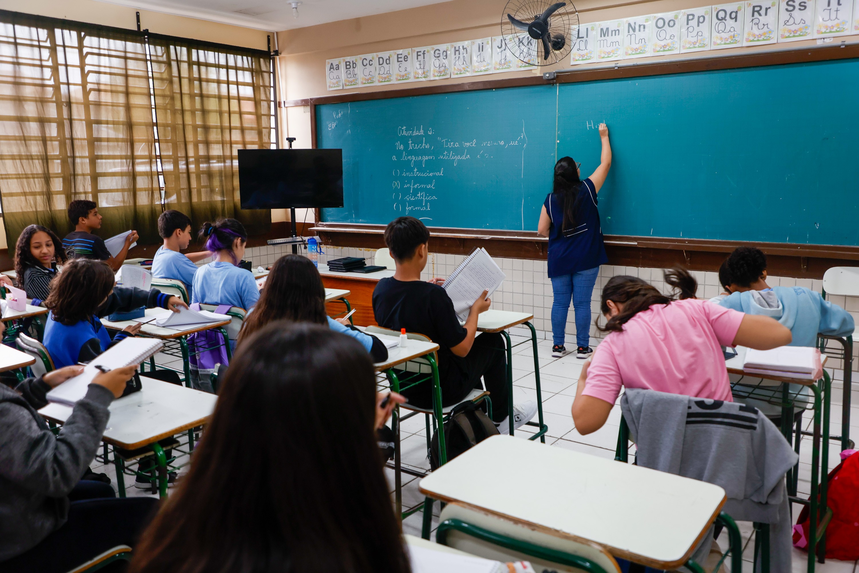 Entenda o projeto que pode entregar à iniciativa privada a gestão de colégios do Paraná e veja 200 instituições elegíveis para receber o modelo