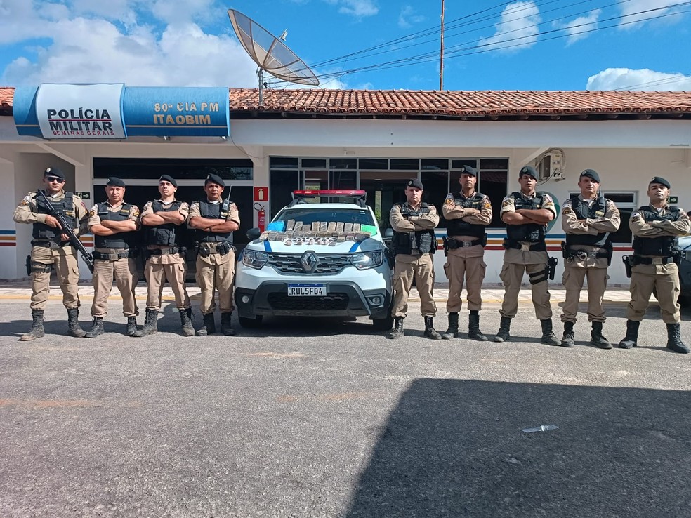 Equipe que participou da operação em Itaobim — Foto: Polícia Militar 