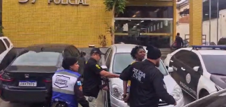 Mulher é presa em flagrante por esfaquear companheiro em Nilópolis