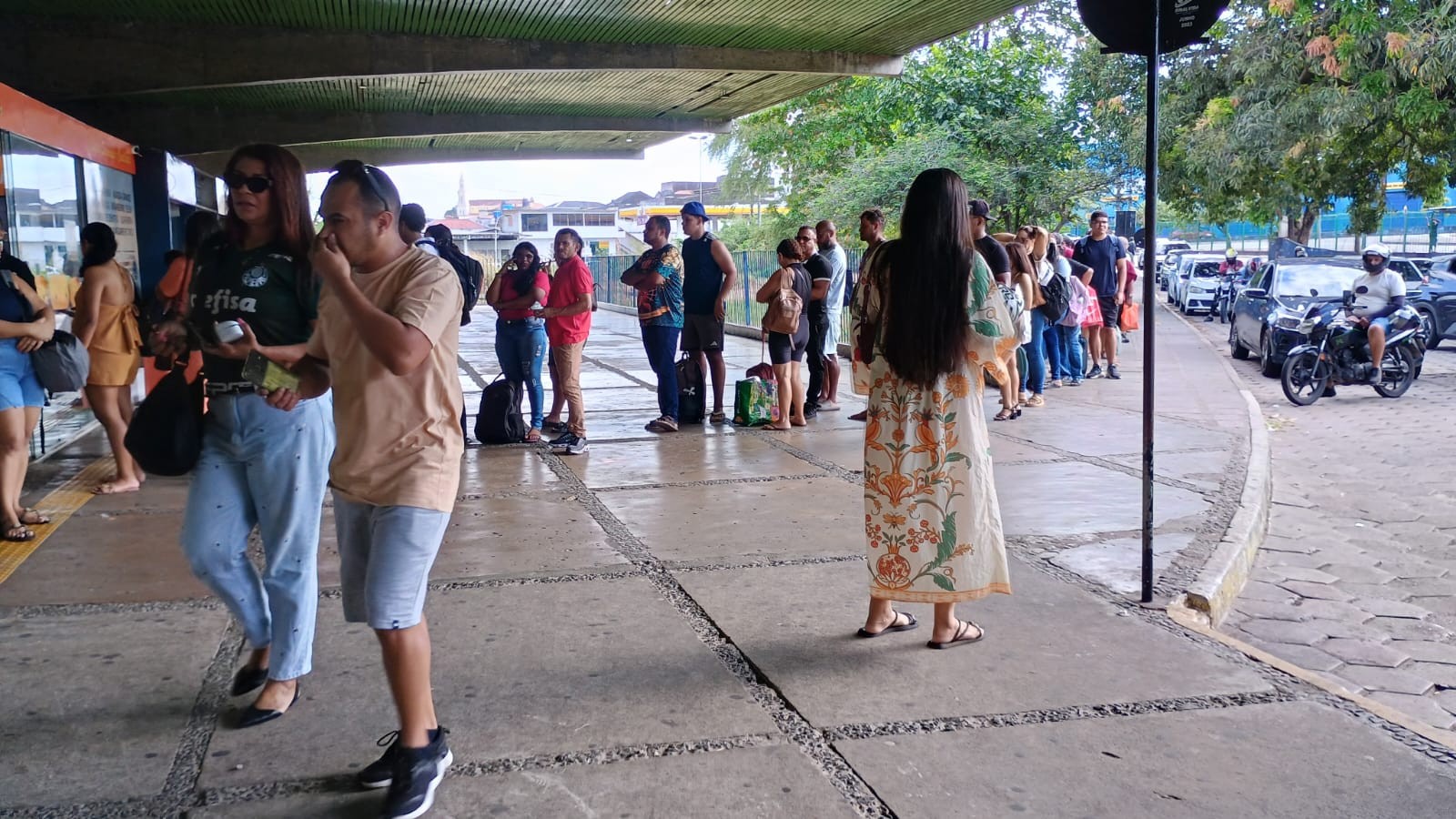 Eleitores da PB denunciam falta de ônibus intermunicipais para votar no 2º turno das Eleições 2026