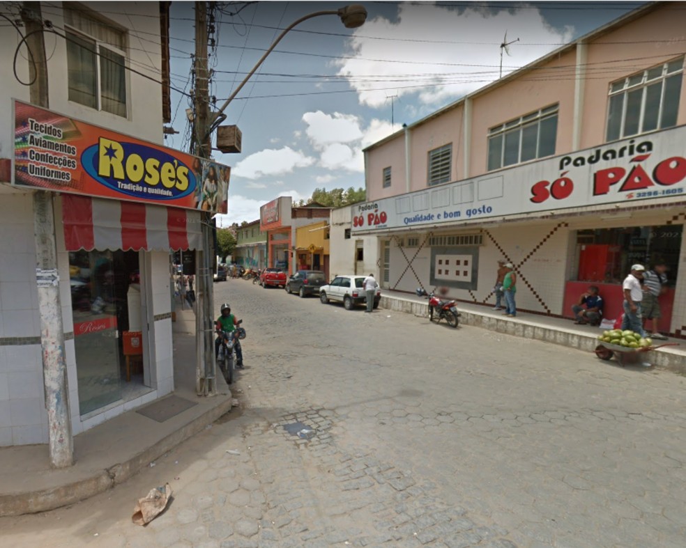 Crime aconteceu na cidade de Medeiros Neto — Foto: Google