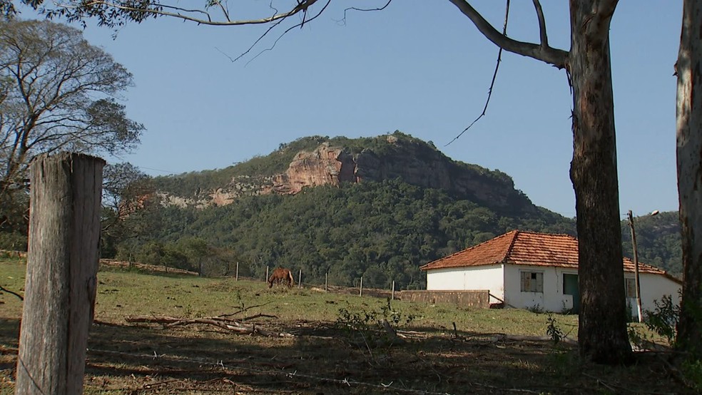 Baixão da Serra da Pedra Branca em Mineiros do Tietê (SP) — Foto: Reprodução/TV TEM