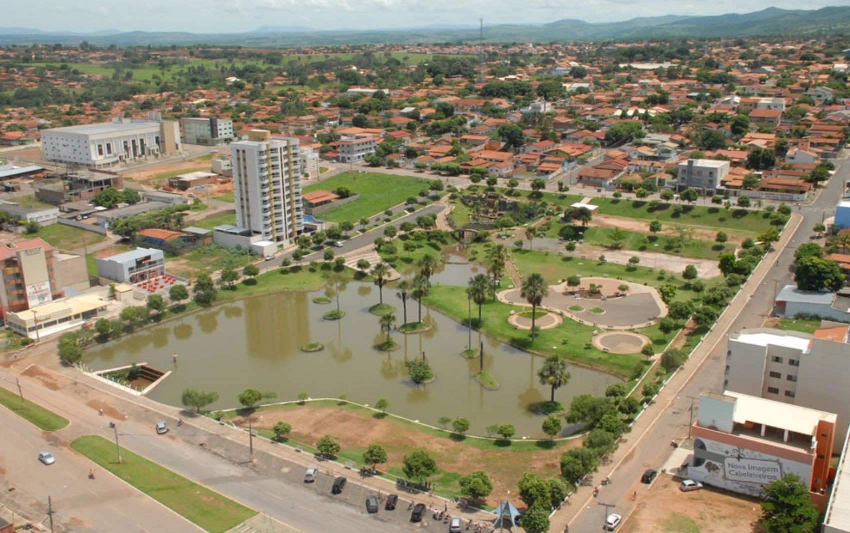 Prefeitura lança concurso com salários de até R$ 5,5 mil; confira as vagas