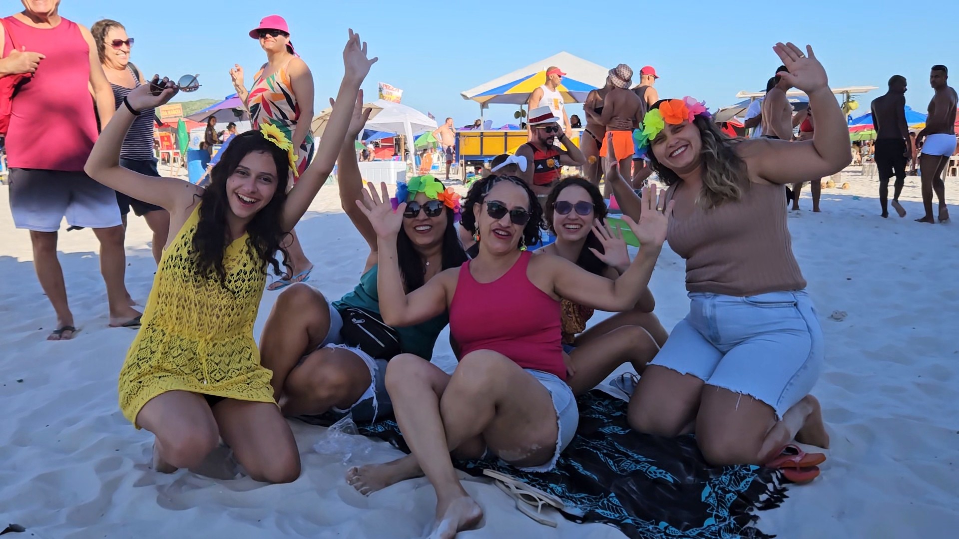 Carnaval em Cabo Frio: Famílias de várias partes do estado do RJ aproveitam a festa junto ao mar