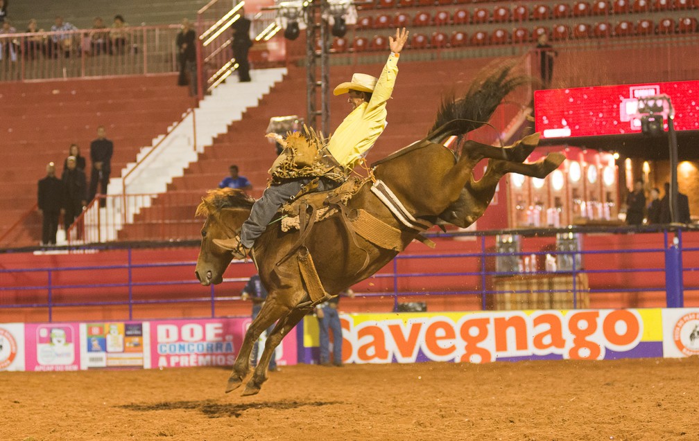 Cavalos Indomáveis - Rodeio em Cutiano Colorado 2018 