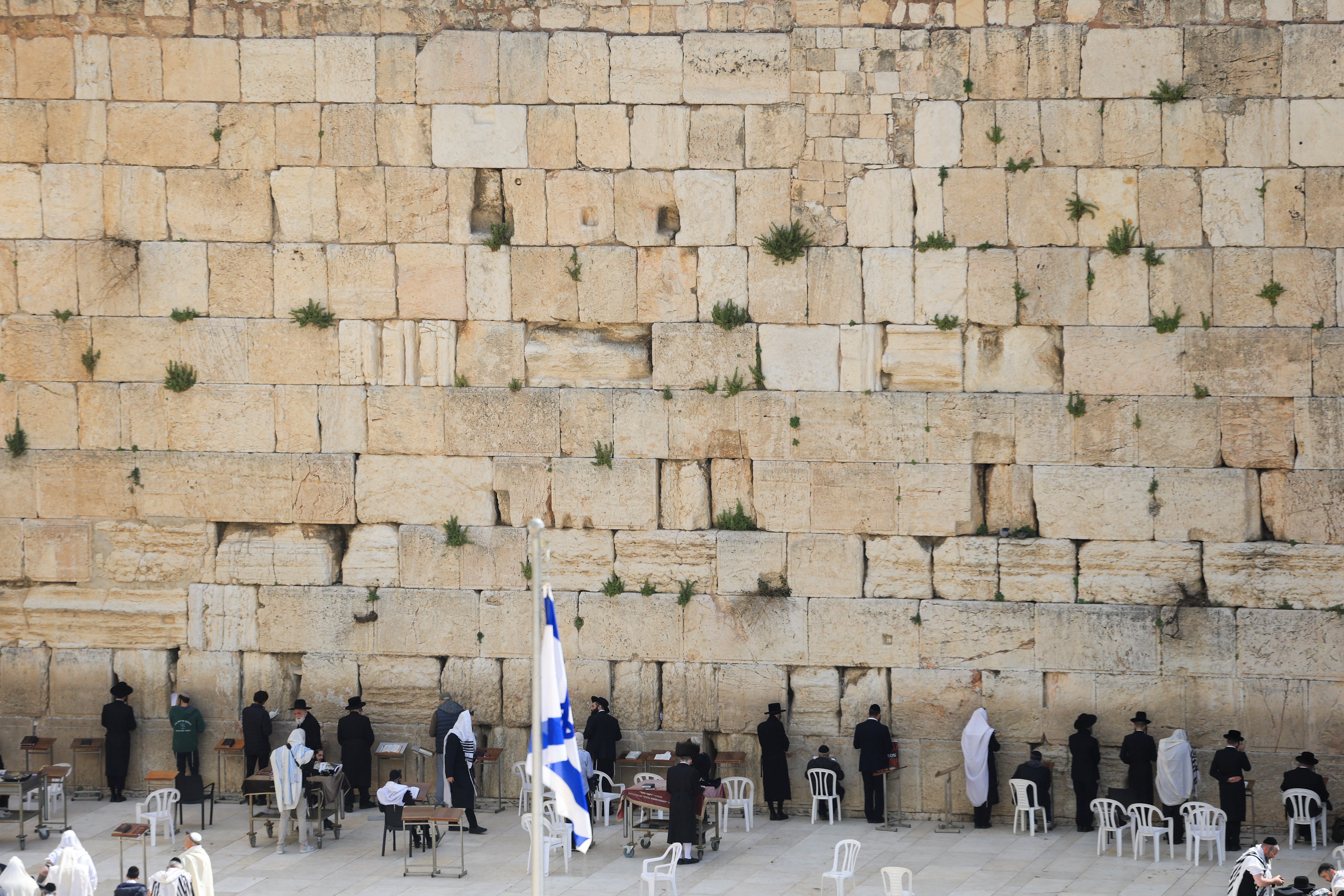 Locais sagrados em Jerusalém reabrem após 40 dias fechados devido às restrições de guerra impostas por Israel