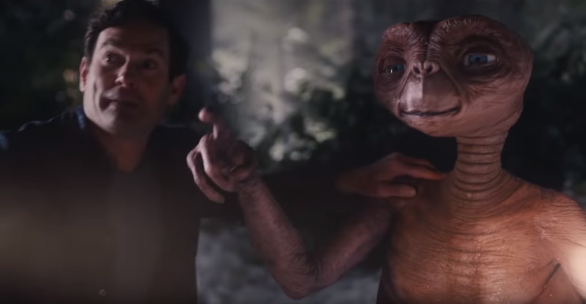 Elliott e E.T. se reencontram em propaganda comercial 37 anos após ...