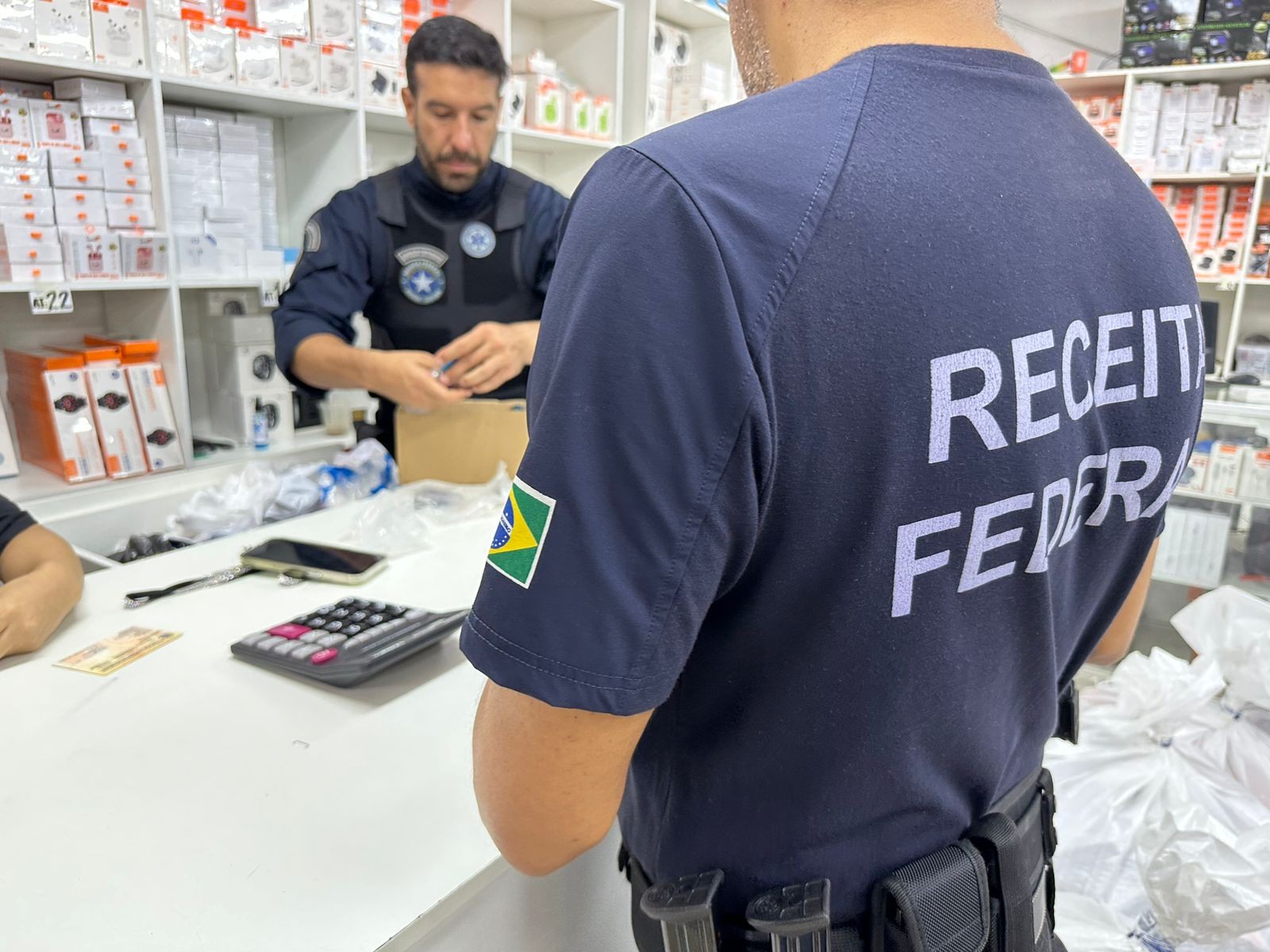 Alfândega retém quase 500 produtos ilícitos avaliados em R$ 2,6 milhões durante operação da Receita Federal