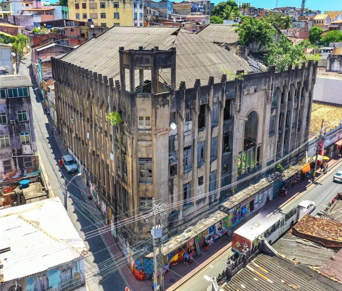 Cine Teatro Jandaia em estado de degradação: marquise é escorada para evitar riscos e Ipac prepara concurso para restauro