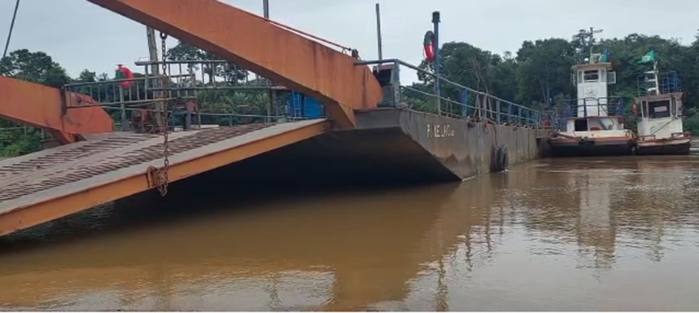 Travessia de balsa é suspensa em Alto Paraíso, RO, por causa da cheia do Rio Jamari — Foto: Reprodução