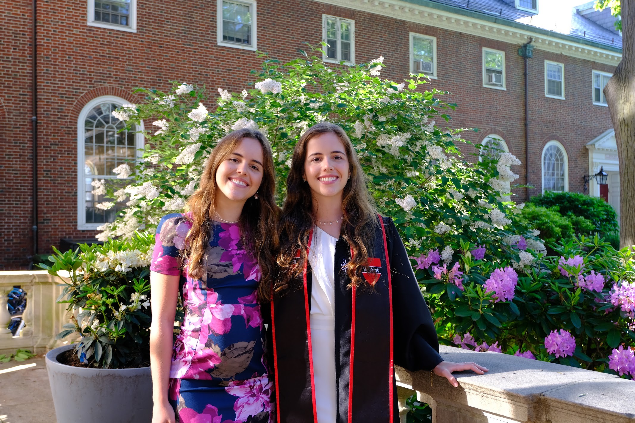 Aos 23 anos, irmã gêmea da brasileira com a maior nota de Harvard faz doutorado em medicina na mesma universidade: ‘Gostamos de estudar'