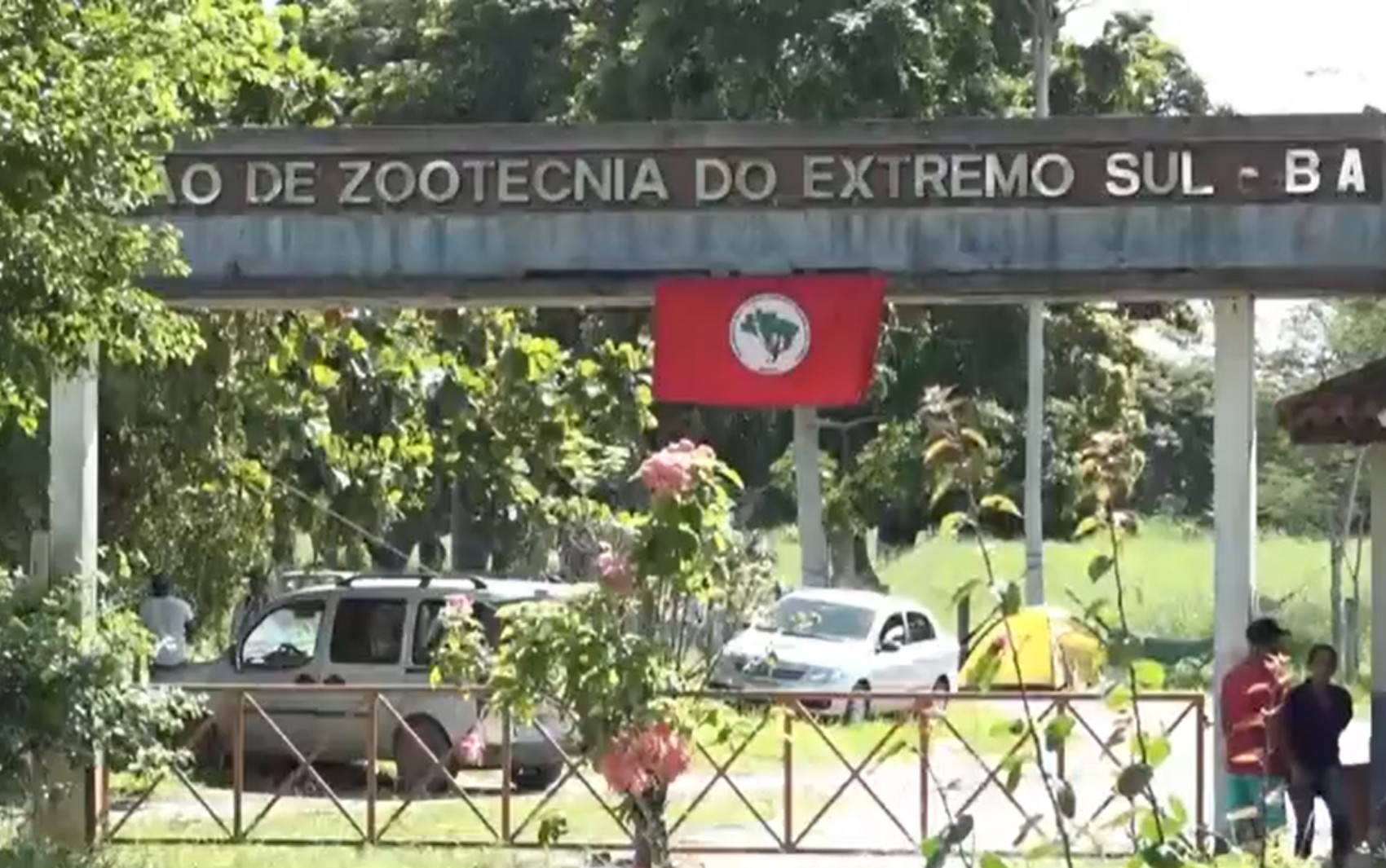 Mais de 300 integrantes do MST ocupam estação de zootecnia na Bahia que faz pesquisas internacionais