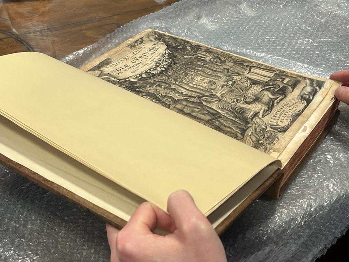 PF recupera em Londres livro holandês de mais de 300 anos furtado de museu no Brasil