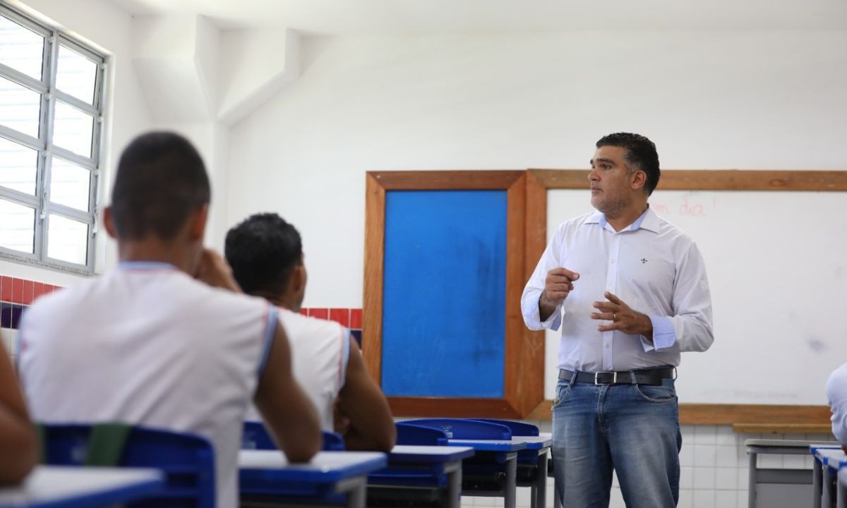 Secretaria de Educação da Bahia abre prazo para professores da rede solicitarem conversão de licença-prêmio em dinheiro