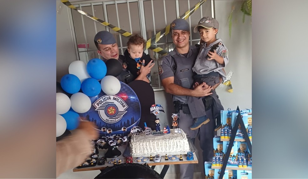 Menino de 3 anos recebe surpresa de policiais em festa de aniversário após mobilização na internet em Presidente Prudente (SP) — Foto: Arquivo Pessoal/Thais Mendonça