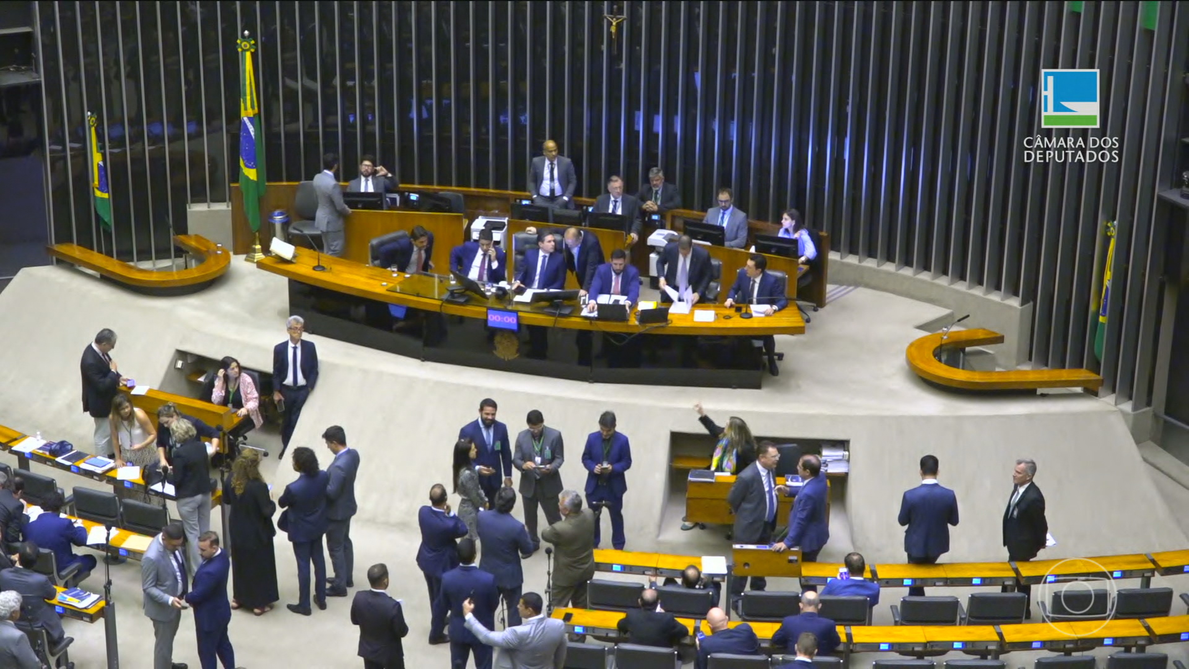 Deputados começam a votar projeto de lei antifacção
