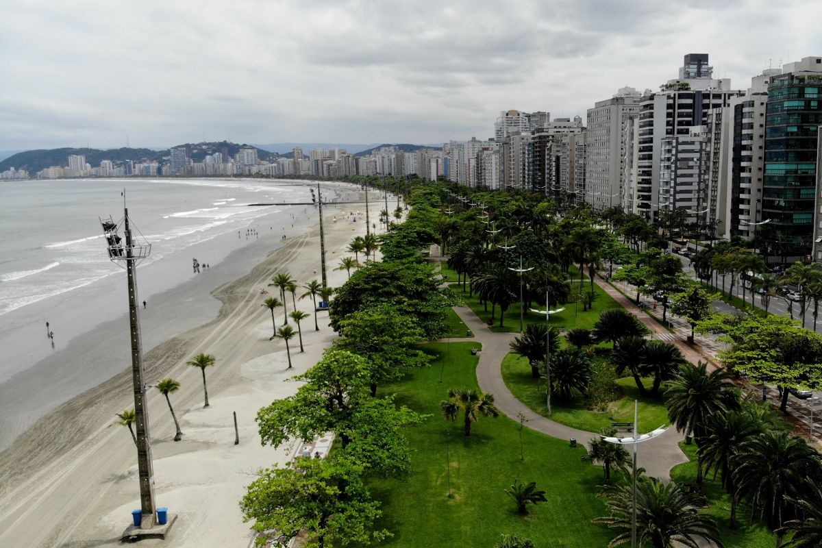 Políticos levam Carreta Furacão natalina à orla de Copacabana, Informe  do Dia
