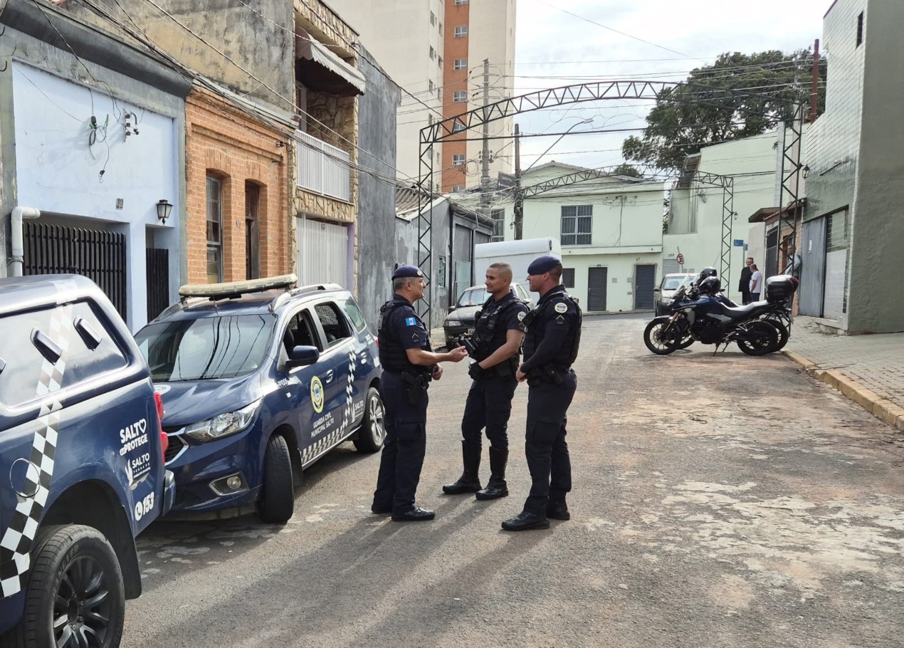 Corpo de homem é achado com marcas de violência em casa abandonada de Salto